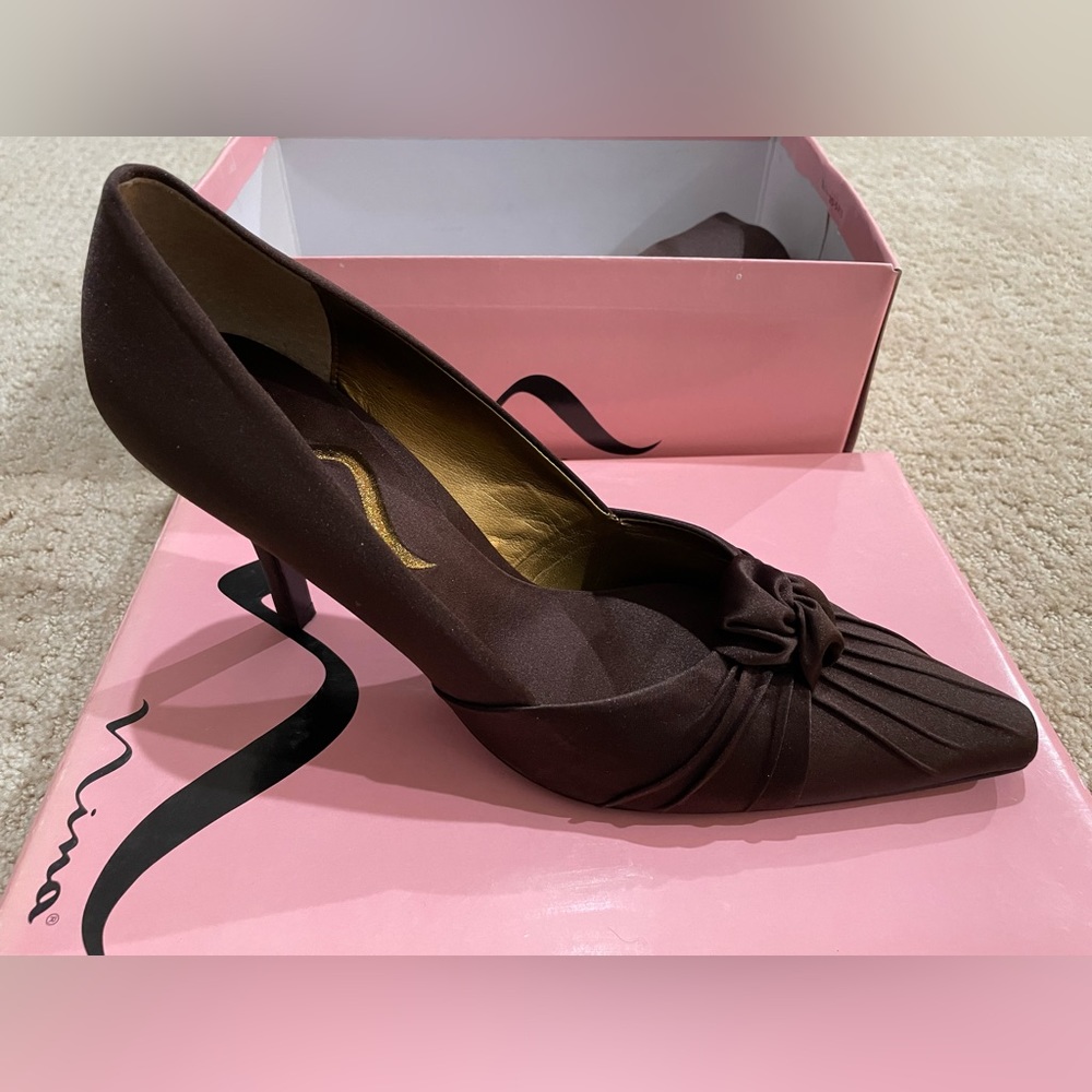 Never worn, Nina Chocolate Luste-Harry pumps, size 8.5